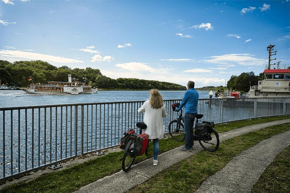 Ufer75 Tiny Lodges Am Nord-Ostsee-Kanal In Sehestedt Sehestedt  Dış mekan fotoğraf